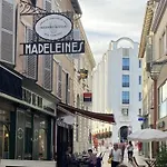 Maison Climatisee 3 Chambres, Parking Gratuit, Proche Centre 아파트 *